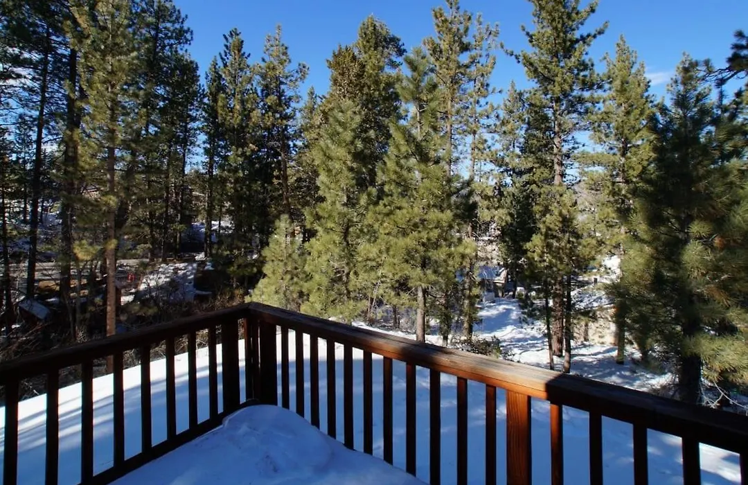 Snow Bunny Lodge - Perfect Big Bear Getaway! Deck With A New Hot Tub And Charcoal Barbecue!-1